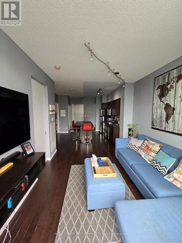 Ph 1665 - 209 Fort York Boulevard, Toronto, ON - Indoor Photo Showing Living Room