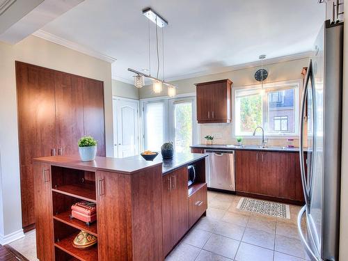 Cuisine - 422 Rue Étienne-Lavoie, Laval (Sainte-Dorothée), QC - Indoor Photo Showing Kitchen With Double Sink