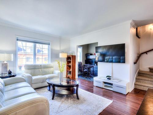 Salon - 422 Rue Étienne-Lavoie, Laval (Sainte-Dorothée), QC - Indoor Photo Showing Living Room