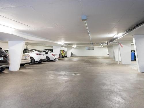 302-670 Dallas Rd, Victoria, BC - Indoor Photo Showing Garage