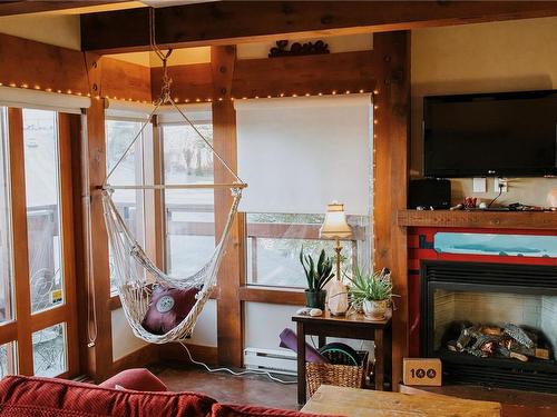 212-1645 Cedar Rd, Ucluelet, BC - Indoor Photo Showing Living Room With Fireplace