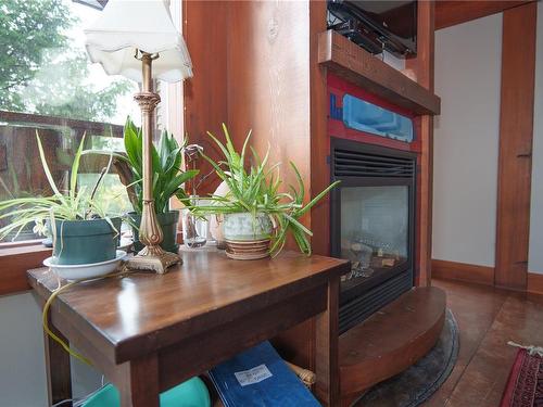 212-1645 Cedar Rd, Ucluelet, BC - Indoor With Fireplace