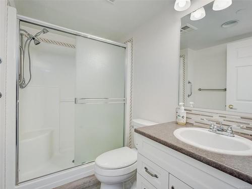 202-1070 Southgate St, Victoria, BC - Indoor Photo Showing Bathroom