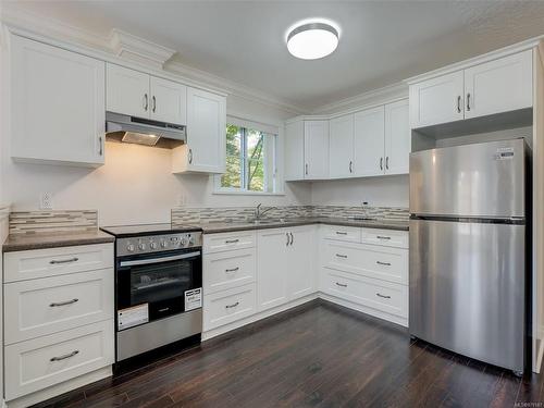 202-1070 Southgate St, Victoria, BC - Indoor Photo Showing Kitchen