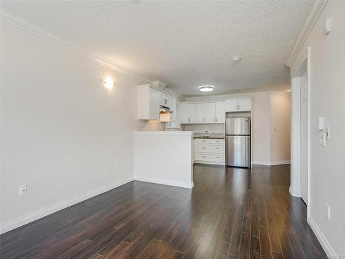 202-1070 Southgate St, Victoria, BC - Indoor Photo Showing Kitchen