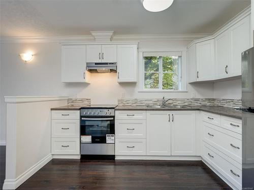 202-1070 Southgate St, Victoria, BC - Indoor Photo Showing Kitchen