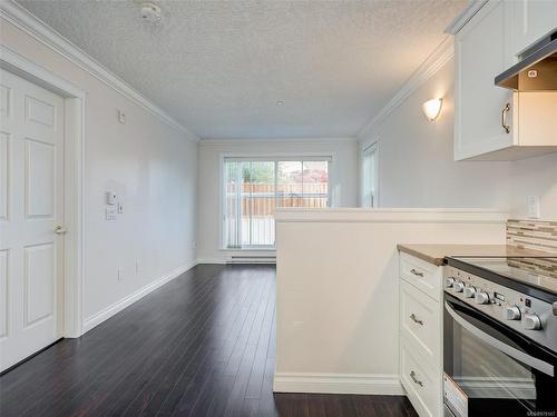 202-1070 Southgate St, Victoria, BC - Indoor Photo Showing Kitchen