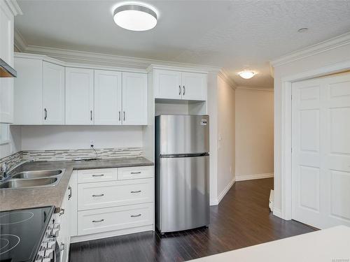 202-1070 Southgate St, Victoria, BC - Indoor Photo Showing Kitchen With Double Sink