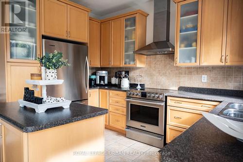 27 Lightheart Drive, Caledon, ON - Indoor Photo Showing Kitchen