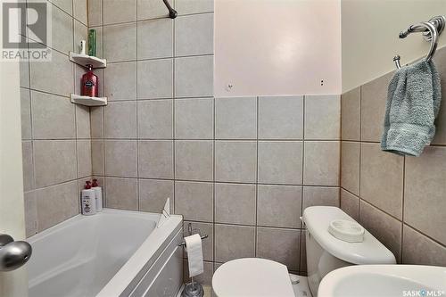 2105 Wallace Street, Regina, SK - Indoor Photo Showing Bathroom