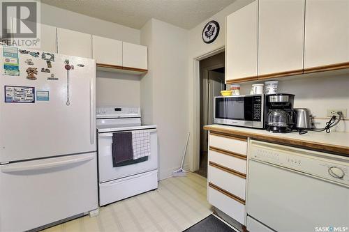 2105 Wallace Street, Regina, SK - Indoor Photo Showing Kitchen