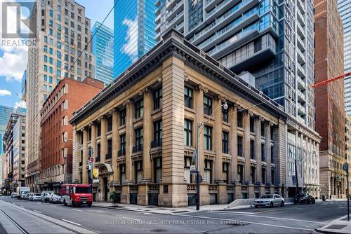 409 - 73 Richmond Street W, Toronto, ON - Outdoor With Facade