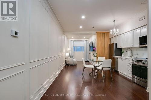 409 - 73 Richmond Street W, Toronto, ON - Indoor Photo Showing Kitchen