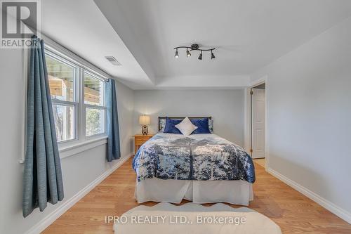 44 Rodcliff Road, New Tecumseth, ON - Indoor Photo Showing Bedroom