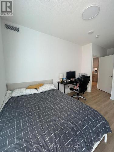 A527 - 8119 Birchmount Road, Markham, ON - Indoor Photo Showing Bedroom