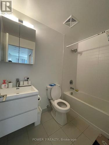 A527 - 8119 Birchmount Road, Markham, ON - Indoor Photo Showing Bathroom