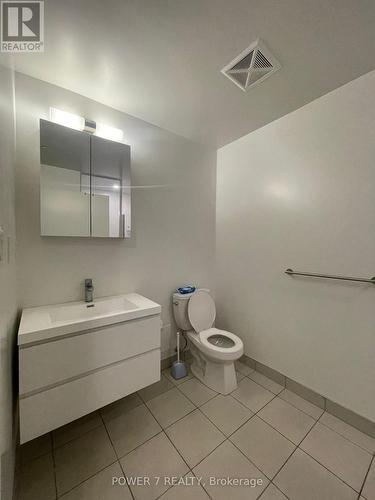 A527 - 8119 Birchmount Road, Markham, ON - Indoor Photo Showing Bathroom