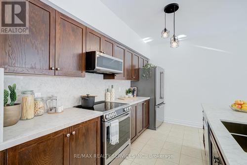 105 - 5070 Fairview Street, Burlington, ON - Indoor Photo Showing Kitchen With Upgraded Kitchen