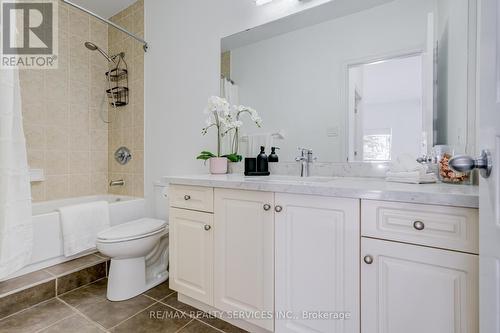 105 - 5070 Fairview Street, Burlington, ON - Indoor Photo Showing Bathroom