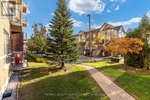 105 - 5070 Fairview Street, Burlington, ON - Outdoor