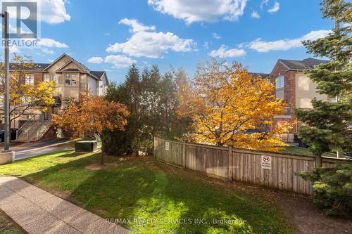 105 - 5070 Fairview Street, Burlington, ON - Outdoor