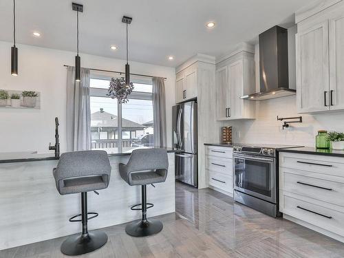 Cuisine - 121 Rue Des Lavandes, Lavaltrie, QC - Indoor Photo Showing Kitchen With Upgraded Kitchen