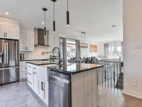 Cuisine - 121 Rue Des Lavandes, Lavaltrie, QC - Indoor Photo Showing Kitchen With Upgraded Kitchen