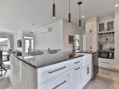 Cuisine - 121 Rue Des Lavandes, Lavaltrie, QC - Indoor Photo Showing Kitchen With Upgraded Kitchen