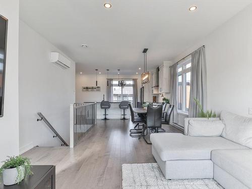 Vue d'ensemble - 121 Rue Des Lavandes, Lavaltrie, QC - Indoor Photo Showing Living Room