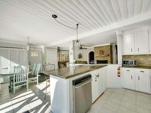 Kitchen - 1626 Ch. De La Baie-Du-Lac, Saint-Sauveur, QC - Indoor Photo Showing Kitchen