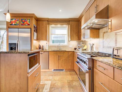 Kitchen - 6795 Rue Des Coquelicots, Longueuil (Saint-Hubert), QC - Indoor Photo Showing Kitchen With Upgraded Kitchen