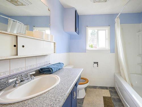 615 Harrington Rd, Kamloops, BC - Indoor Photo Showing Bathroom