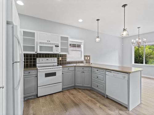 217 Sagewood Drive, Kamloops, BC - Indoor Photo Showing Kitchen