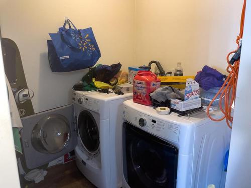 1425 Duncan Street, Merritt, BC - Indoor Photo Showing Laundry Room