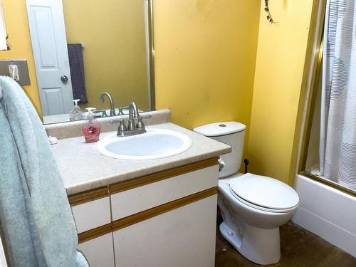 1425 Duncan Street, Merritt, BC - Indoor Photo Showing Bathroom