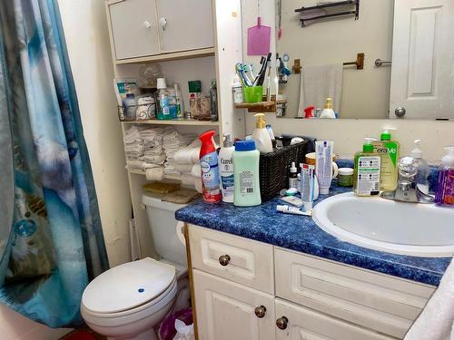 1449 Duncan Street, Merritt, BC - Indoor Photo Showing Bathroom