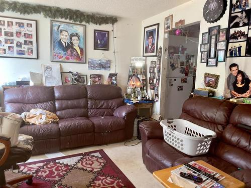 1449 Duncan Street, Merritt, BC - Indoor Photo Showing Living Room