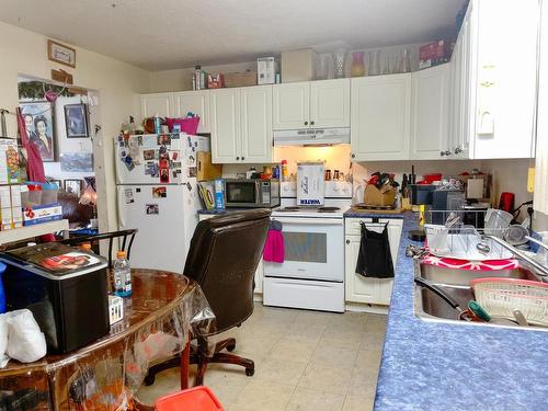 1449 Duncan Street, Merritt, BC - Indoor Photo Showing Kitchen