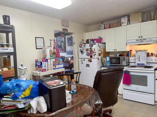 1449 Duncan Street, Merritt, BC - Indoor Photo Showing Kitchen