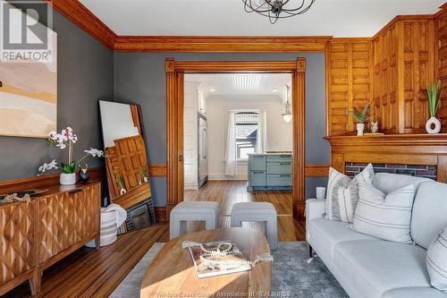 20 Division Street South, Kingsville, ON - Indoor Photo Showing Living Room