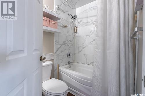 438 Charlebois Terrace, Saskatoon, SK - Indoor Photo Showing Bathroom