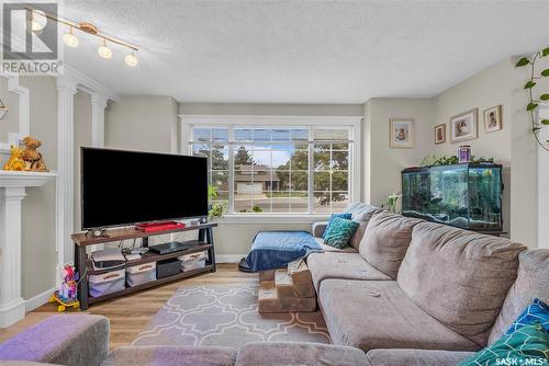 438 Charlebois Terrace, Saskatoon, SK - Indoor Photo Showing Living Room