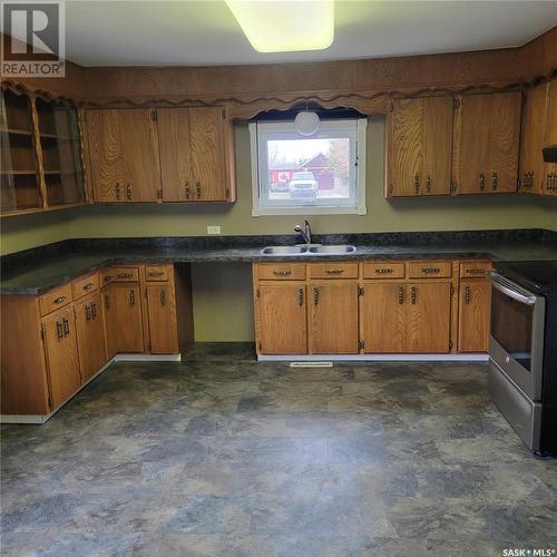 15 Railway Avenue Sw, Preeceville, SK - Indoor Photo Showing Kitchen With Double Sink