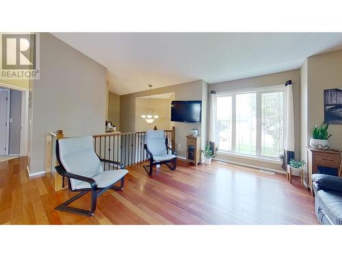 9607 113 Avenue, Fort St. John, BC - Indoor Photo Showing Living Room