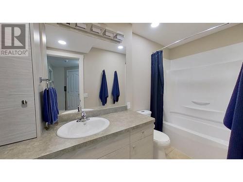 9607 113 Avenue, Fort St. John, BC - Indoor Photo Showing Bathroom