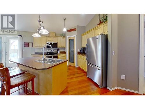 9607 113 Avenue, Fort St. John, BC - Indoor Photo Showing Kitchen With Double Sink