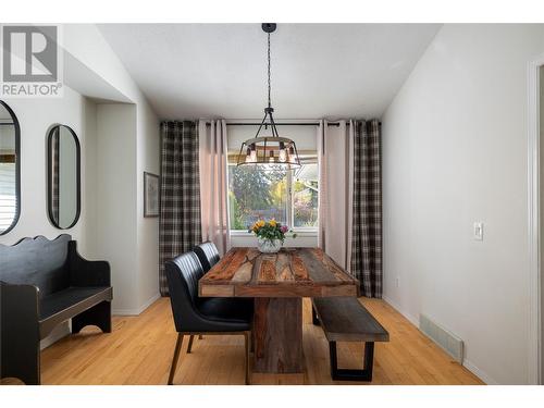 4452 Lakeshore Road, Kelowna, BC - Indoor Photo Showing Dining Room