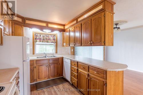 3991 Wallace Point Road, Otonabee-South Monaghan, ON - Indoor Photo Showing Kitchen With Double Sink