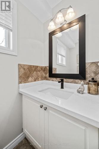 2870 Darien Road, Burlington, ON - Indoor Photo Showing Bathroom