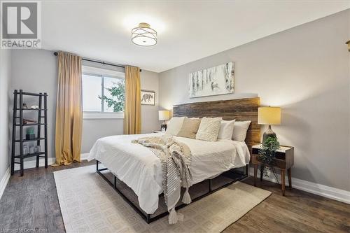 2326 Malcolm Crescent, Burlington, ON - Indoor Photo Showing Bedroom